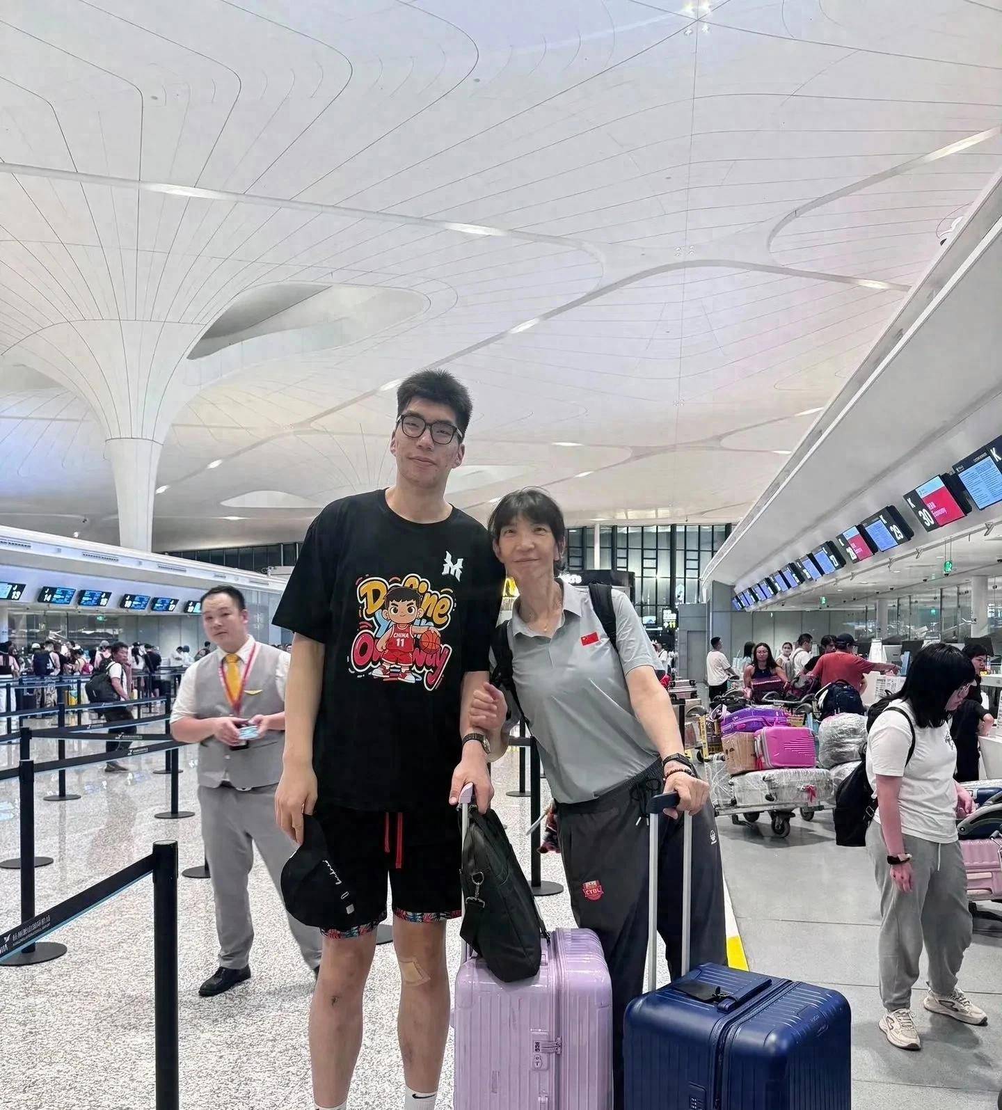 场均17.3分！余嘉豪CBA表现亮眼，加盟西甲迎全新挑战