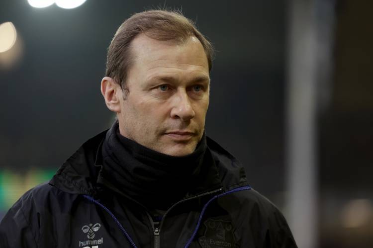 埃弗顿名宿弗格森出席球迷父亲葬礼，网友：他是真正的人民英雄