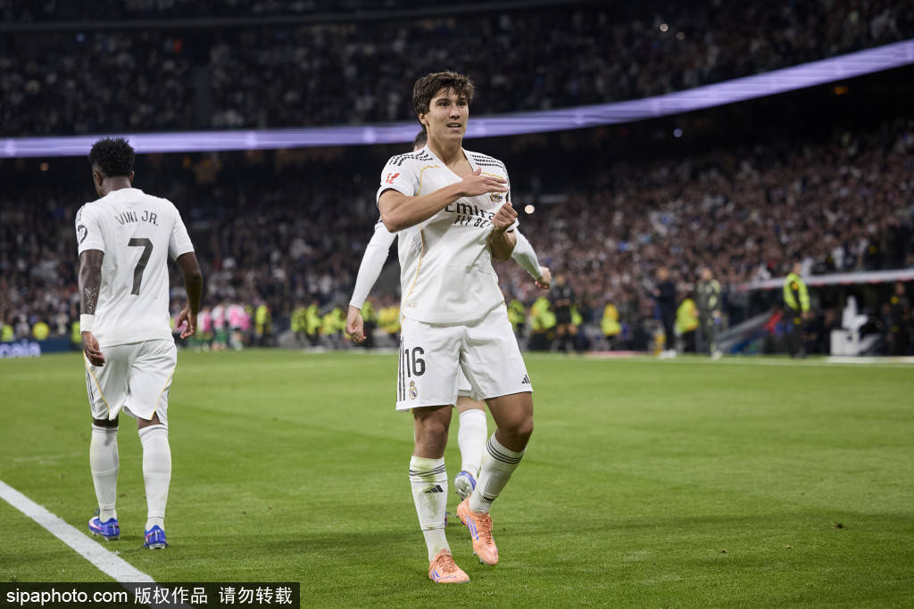 组图:西甲皇马5-1 贡萨洛-加西亚帽子戏法