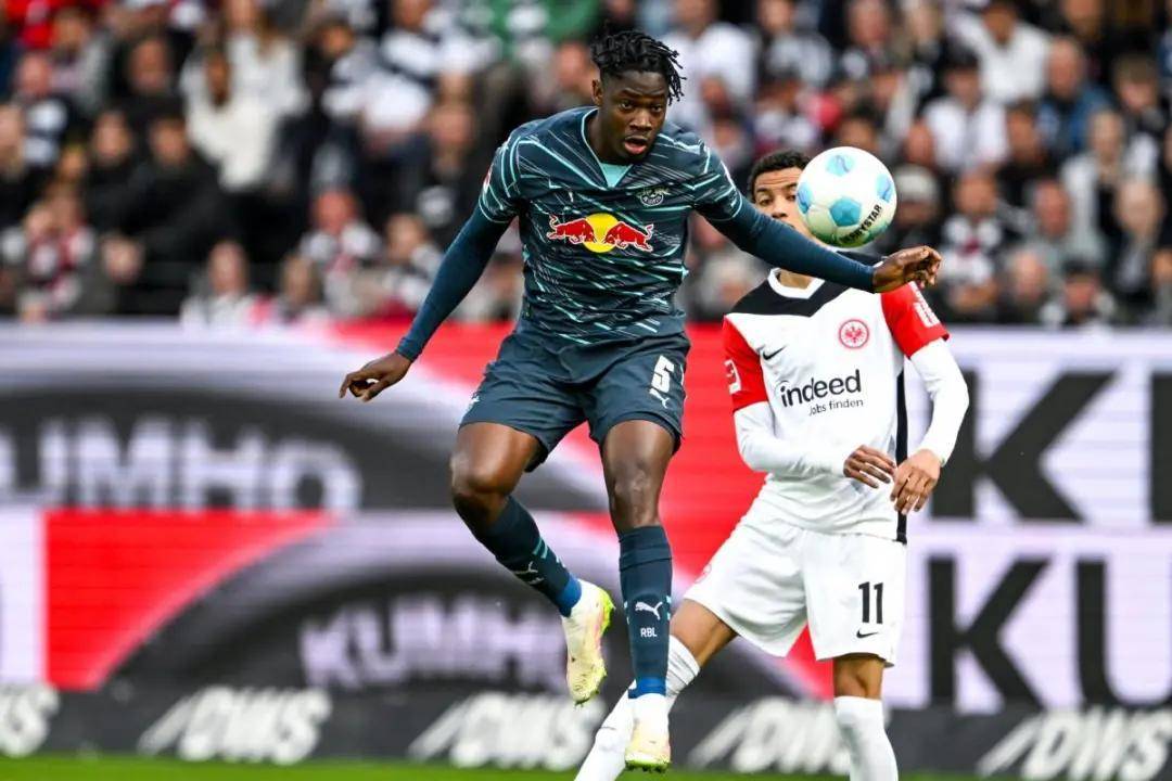 补强后防!曝曼联盯上德甲1米96巨塔 考虑冬窗先租后买